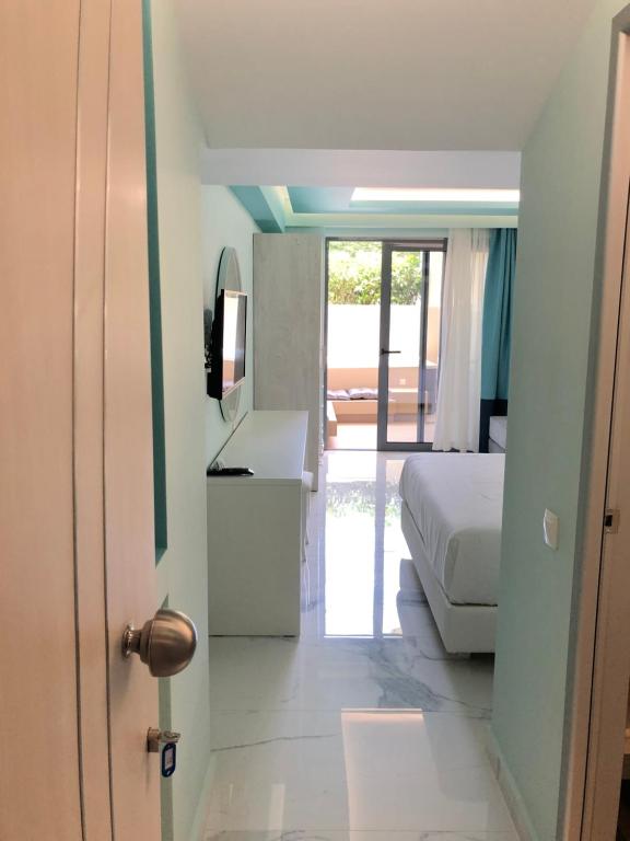 Agios Gordios Beach Resort 