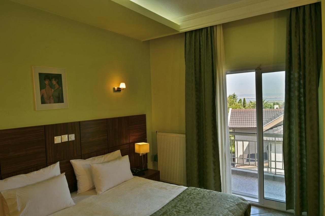 Four Seasons (SKG)