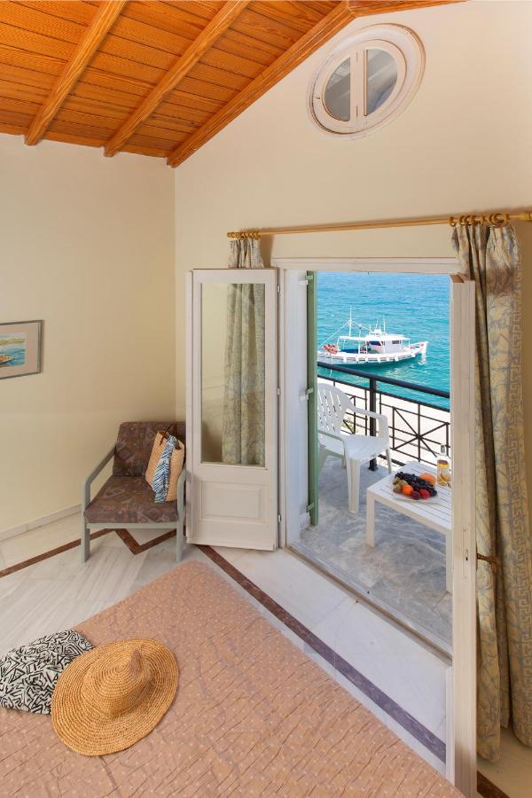 Samaina Port Hotel 