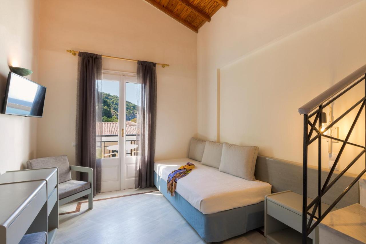 Samaina Port Hotel 