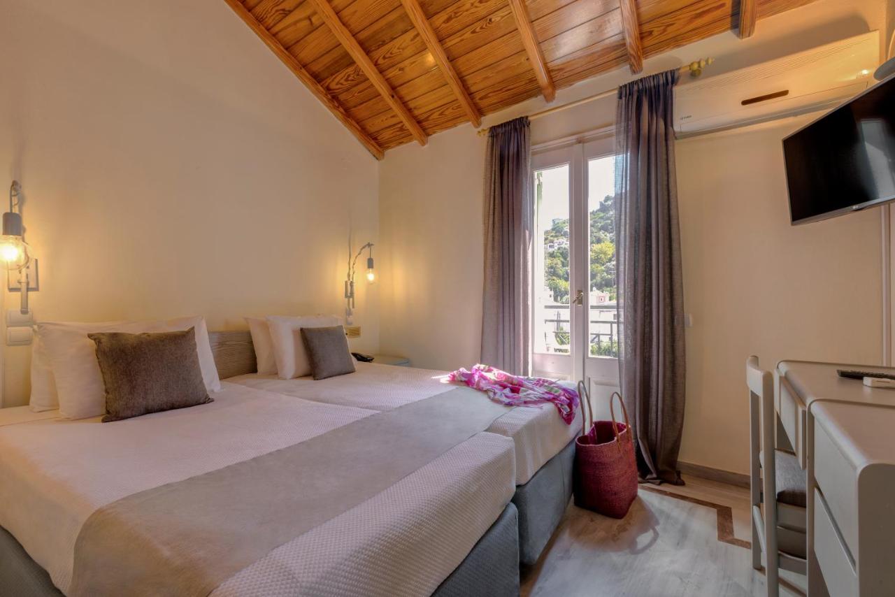 Samaina Port Hotel 